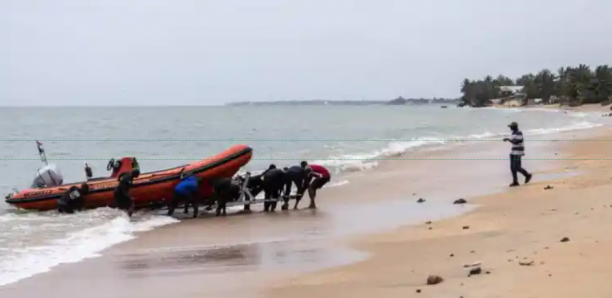 Pirogue de cadavres de migrants au large de Dakar: l’épouvantable film de la récupération des corps sans vie