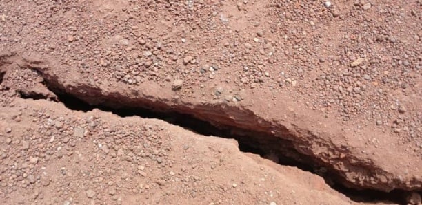 Frayeur à Sanoyah en Guinée : des secousses sismiques endommagent une vingtaine d’habitations