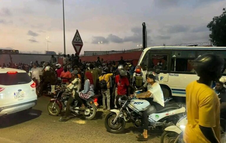 Choc bus Tata contre moto à Thiaroye: le chauffeur qui a exécuté sa menace arrêté et poursuivi pour tentative de meurtre