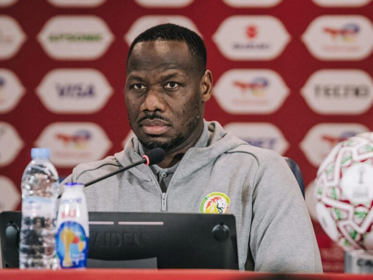 « Parfois, je suis surpris par certaines choses » : Pape Thiaw balaie les rumeurs de tensions avec la FSF