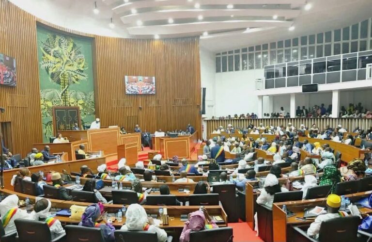 Révision constitutionnelle au Sénégal : le Parlement ouvre le chantier d’un rééquilibrage historique des institutions