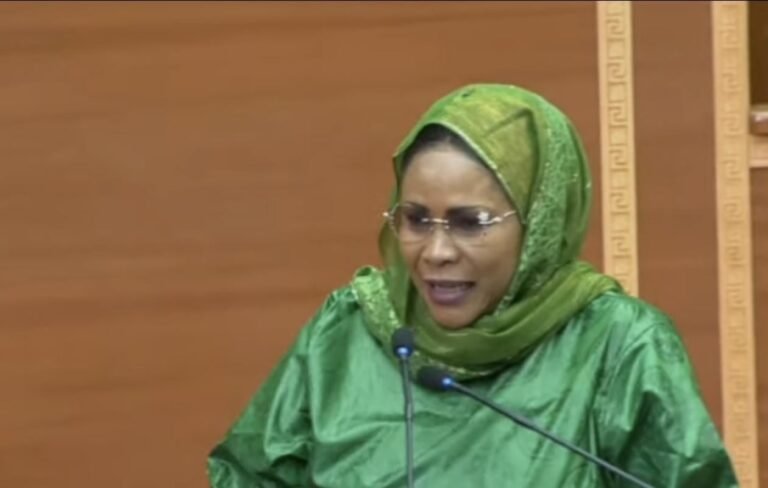 Majorité parlementaire : Mame Diarra Fam charge Mary Teuw Niane